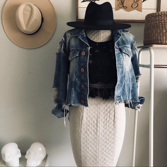 Black Lace Crop Top - Picture 2 of 3